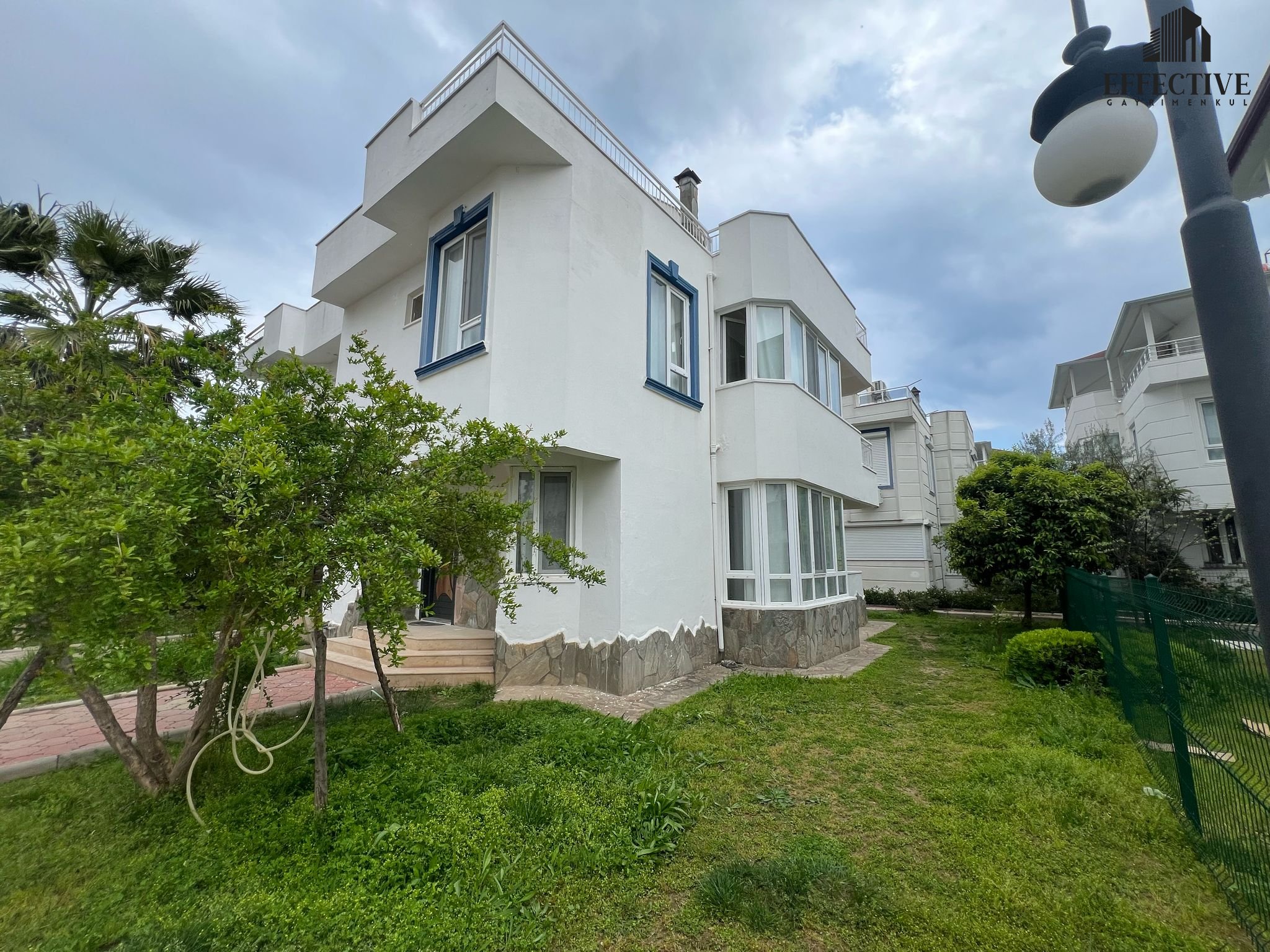 KEMERAĞZI LARAKENT SİTESİ SATILIK TRİPLEKS VİLLA *REF530